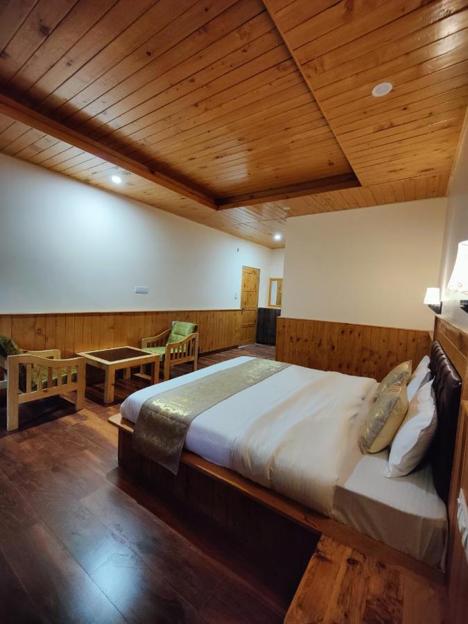 The Woodpecker Inn & Cafe, Jibhi Kültér fotó