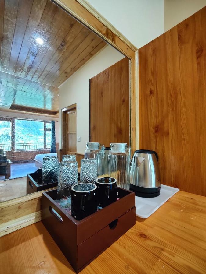 The Woodpecker Inn & Cafe, Jibhi Kültér fotó