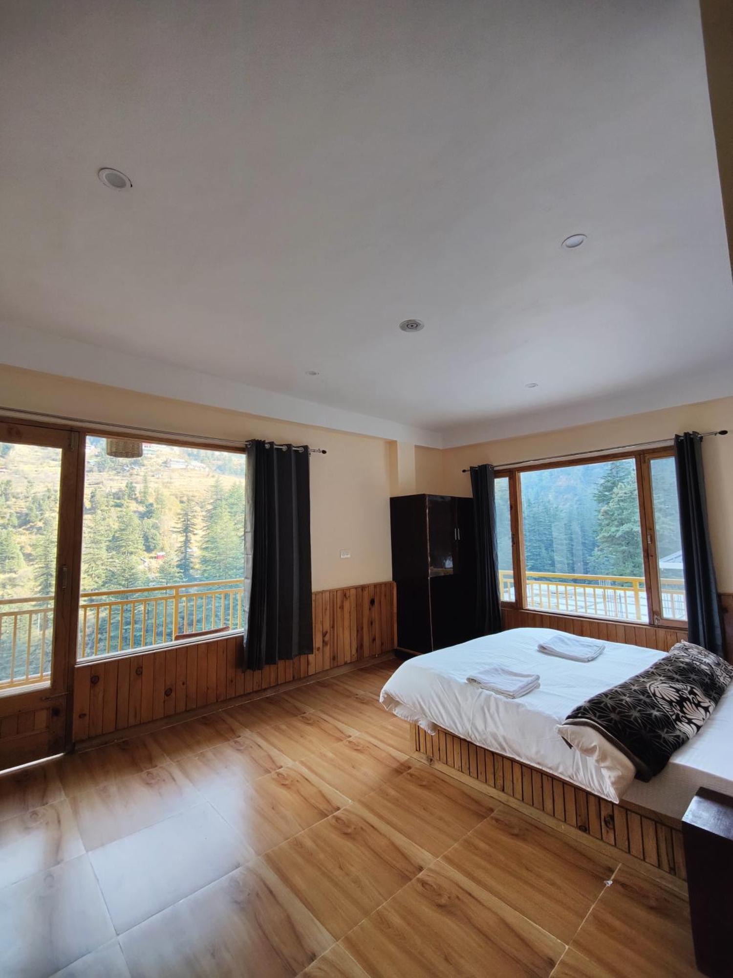 The Woodpecker Inn & Cafe, Jibhi Kültér fotó