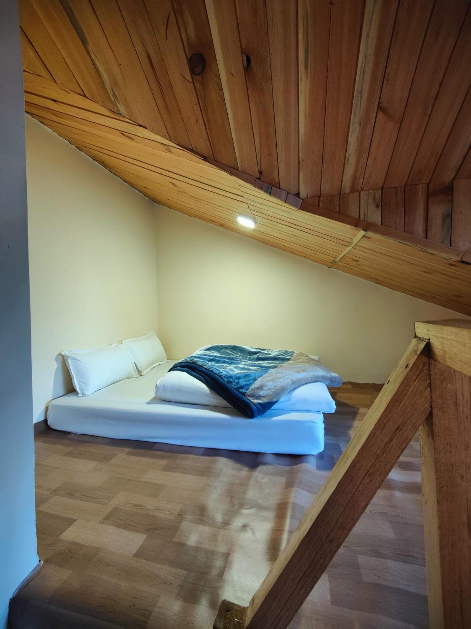 The Woodpecker Inn & Cafe, Jibhi Kültér fotó
