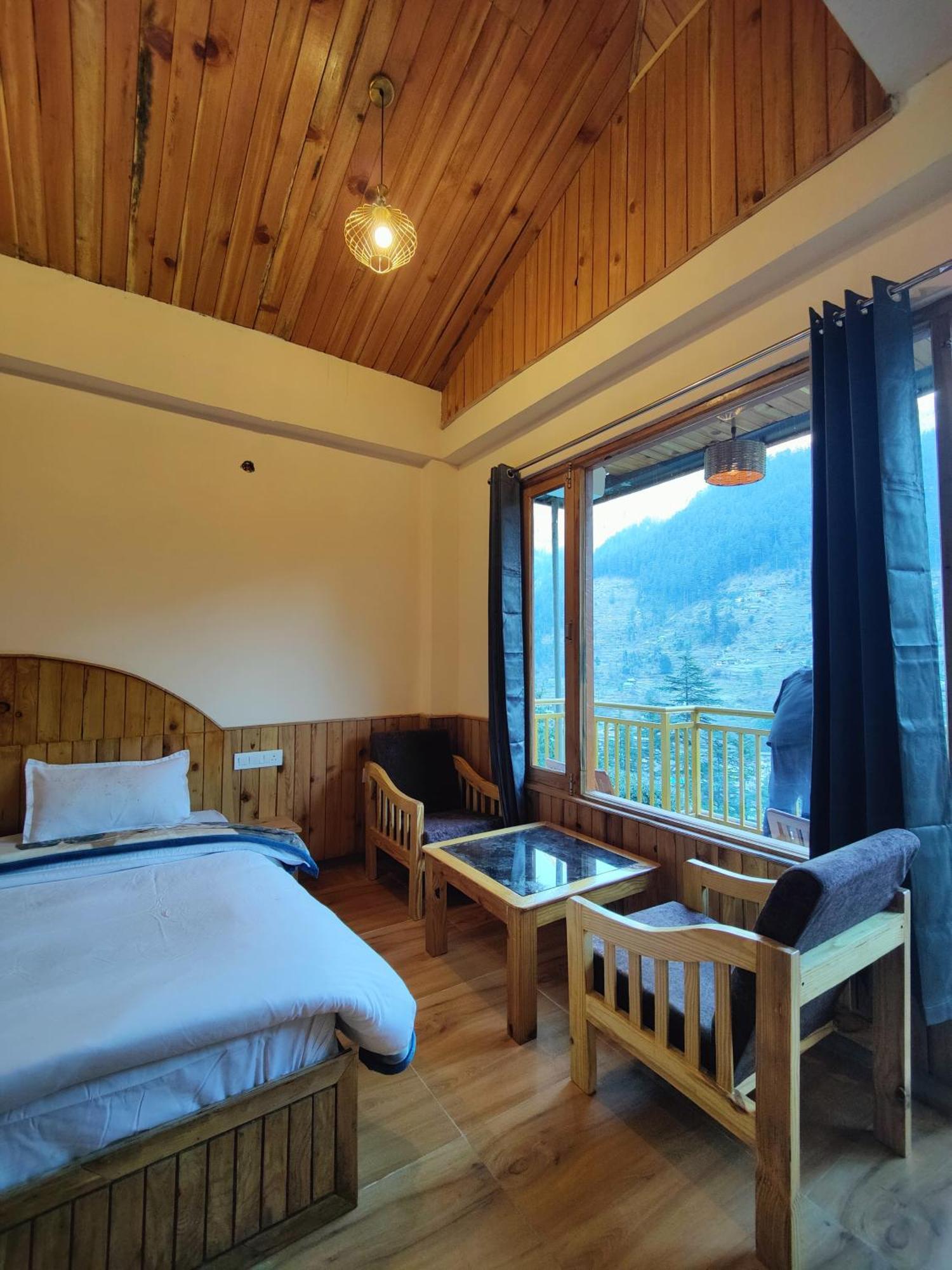 The Woodpecker Inn & Cafe, Jibhi Kültér fotó